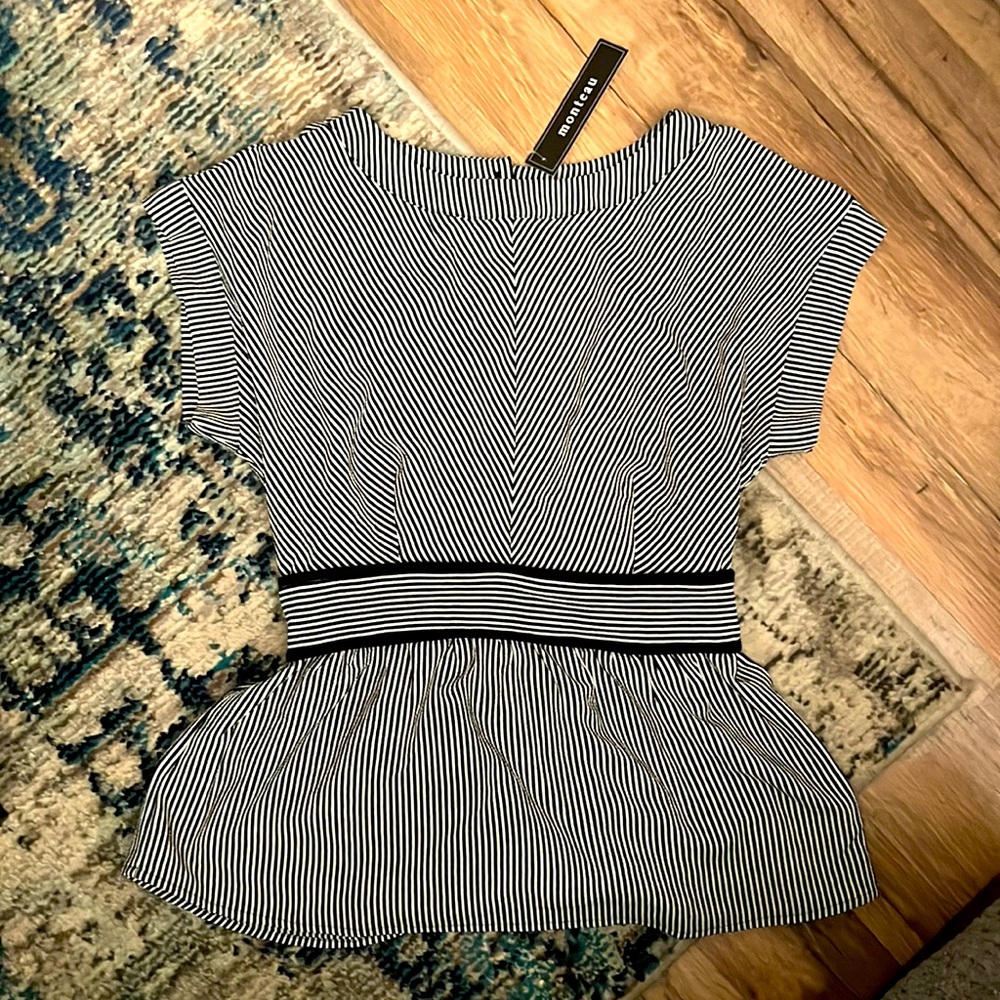 ✨🖤🤍NWT black/white striped top🤍🖤✨